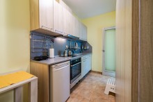 Sunny and Quiet 2bdr Central Apartment