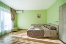 Sunny and Quiet 2bdr Central Apartment