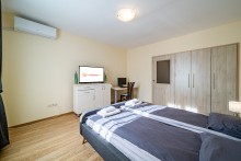 Sunny and Quiet 2bdr Central Apartment