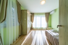 Sunny and Quiet 2bdr Central Apartment