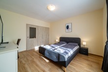 Sunny and Quiet 2bdr Central Apartment