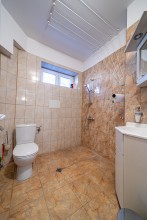Sunny and Quiet 2bdr Central Apartment