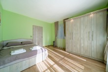 Sunny and Quiet 2bdr Central Apartment