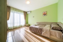 Sunny and Quiet 2bdr Central Apartment