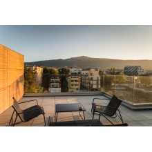 Paradise 4bdrm Luxury Apartment with Garage