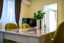 Sunny and Quiet 2bdr Central Apartment