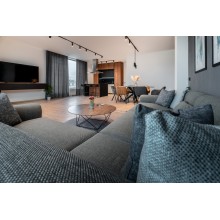 Paradise 4bdrm Luxury Apartment with Garage