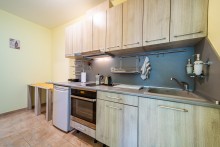 Sunny and Quiet 2bdr Central Apartment